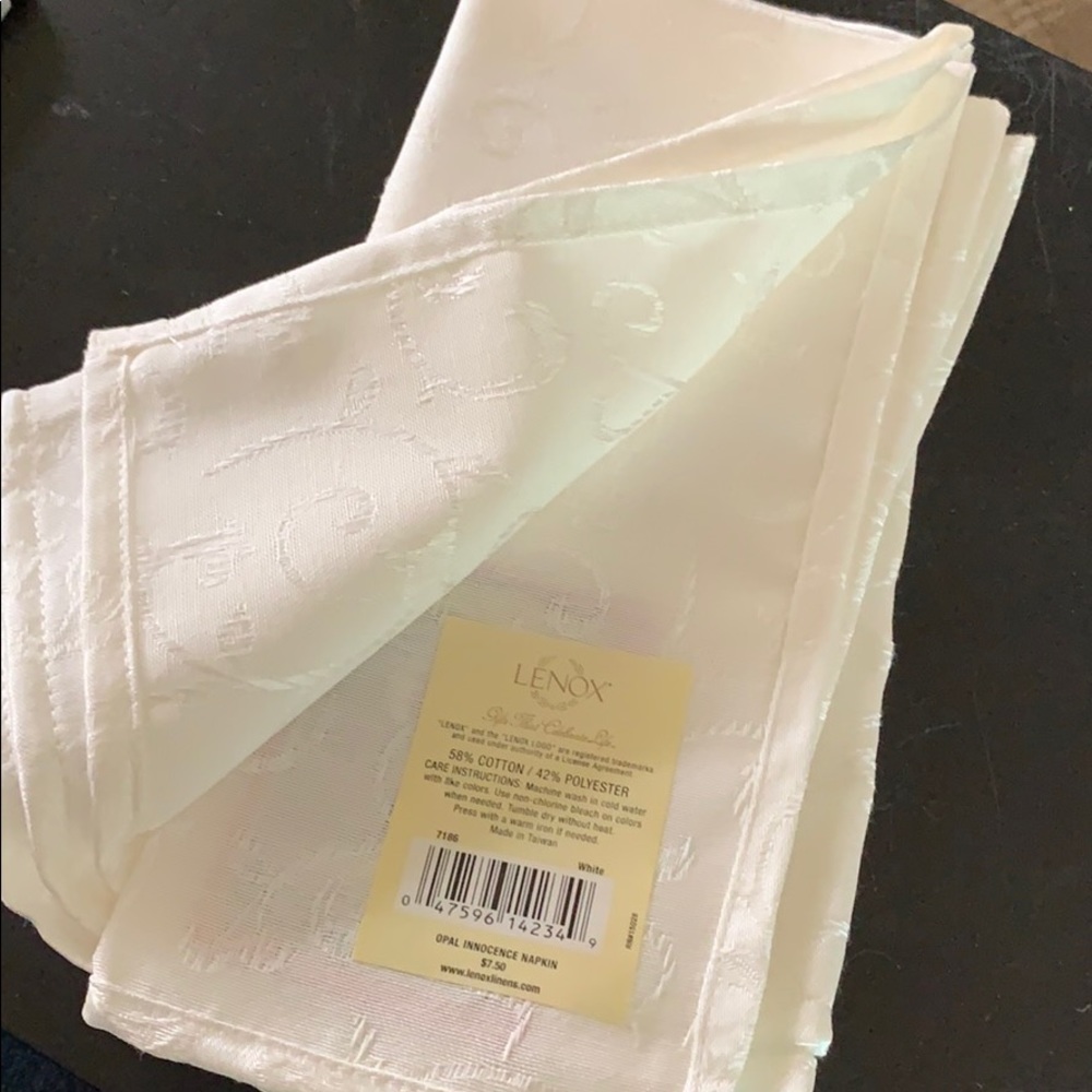 NWT Lenox opal innocence napkins (2)